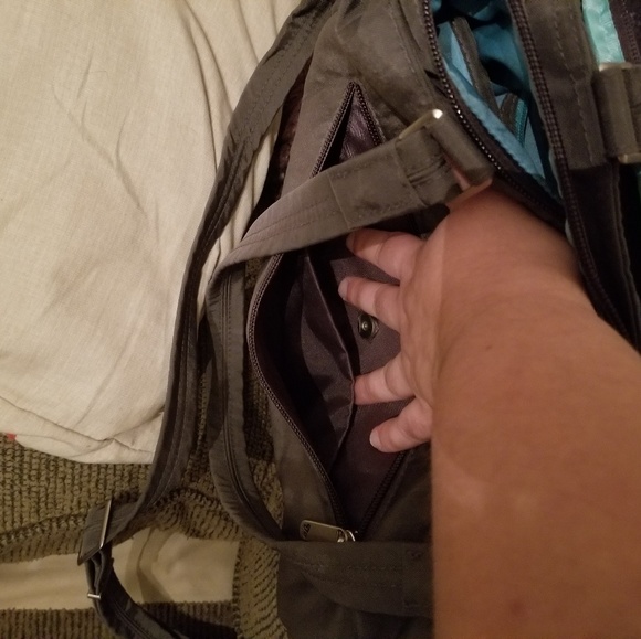 Travelon RFID-protected Travel Laptop Bag - Picture 5 of 7